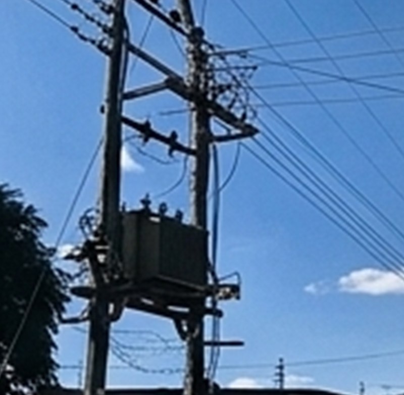 Medium-voltage pole-mounted transformer